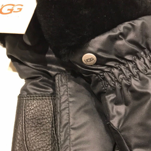 UGG Gloves - Picture 2 of 3